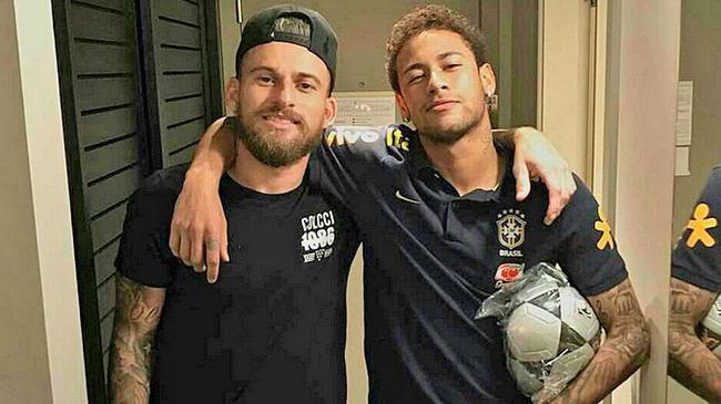 维埃里：现在拿皮奥和其他人比较毫无意义，应该让他安心踢球（维埃里：别再把皮奥和别人比较了，让他安心踢球）