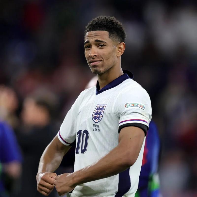 米兰0比1不敌拉齐奥，这场比赛再次证明，米兰需要一个中锋