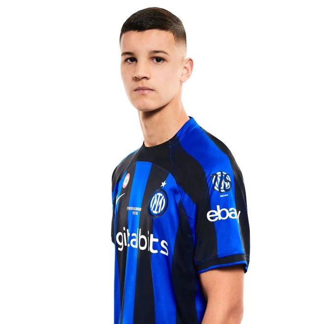 阿莱格里利用圣诞节给AC米兰全队放假一天（圣诞节阿莱格里为AC米兰全队安排一天假期）