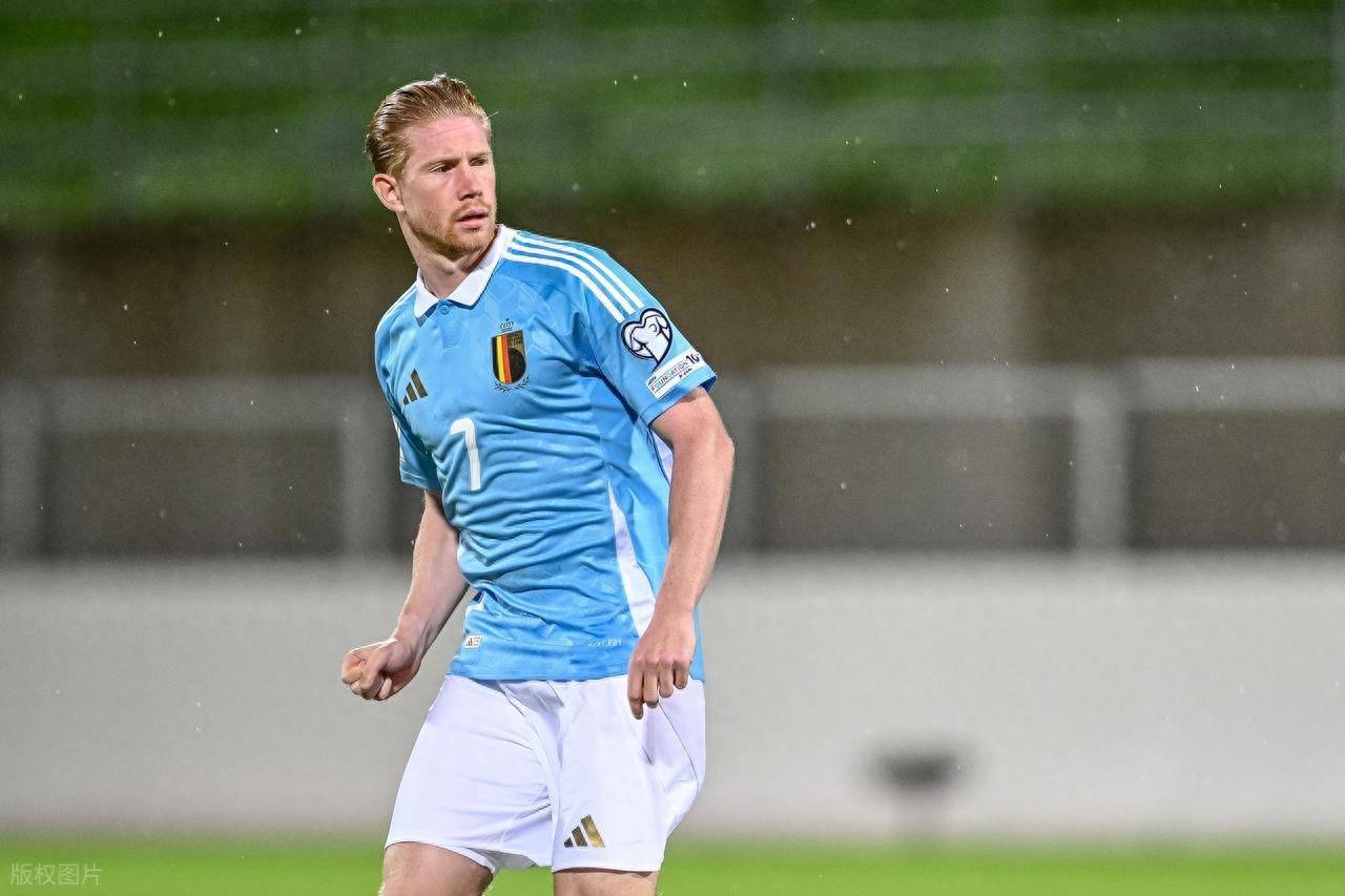 32岁前巴萨中场拉菲尼亚退役，俱乐部官方送上祝福（前巴萨中场拉菲尼亚32岁挂靴，俱乐部官方发文致意）