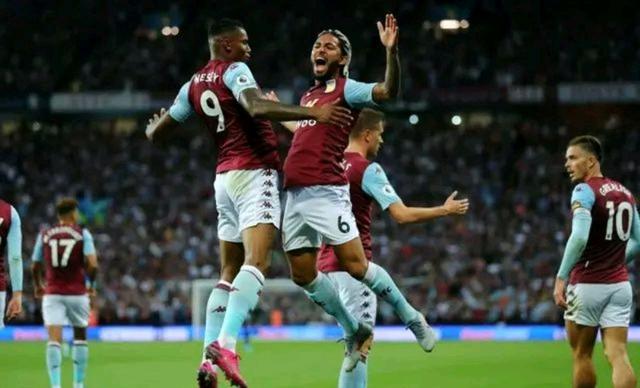 半场：科莫1-0萨索洛，杜维卡斯破门，尼科-帕斯倒钩射门被扑