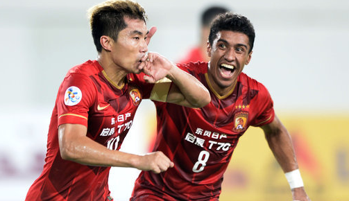 天空体育：张伯伦目前正在阿森纳训练，同时筹划下一步动向